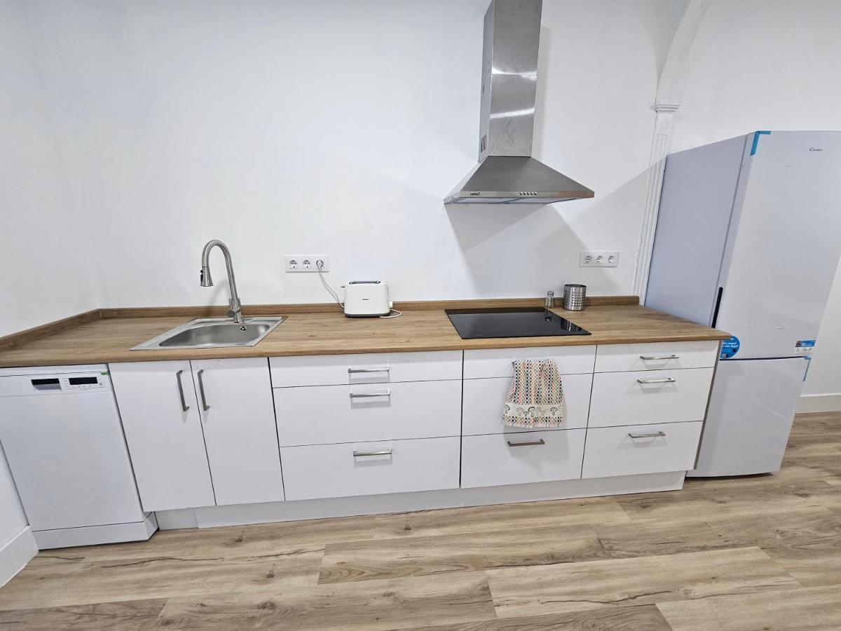 פרול Apartamentos En El Centro - Plaza De Amboage - Wifi מראה חיצוני תמונה