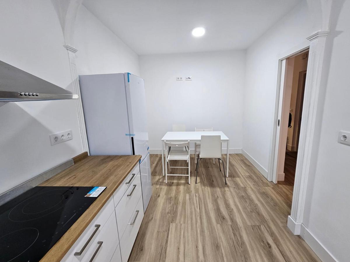 פרול Apartamentos En El Centro - Plaza De Amboage - Wifi מראה חיצוני תמונה