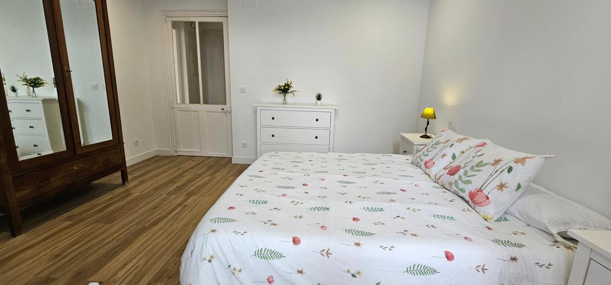 פרול Apartamentos En El Centro - Plaza De Amboage - Wifi מראה חיצוני תמונה